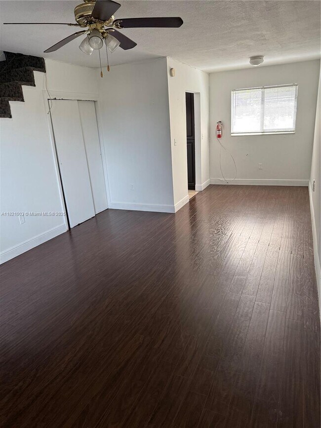 Photo - 180 NE 71st St Unidad 8