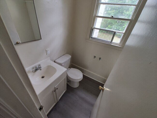 Photo - 803 Candlewood Dr