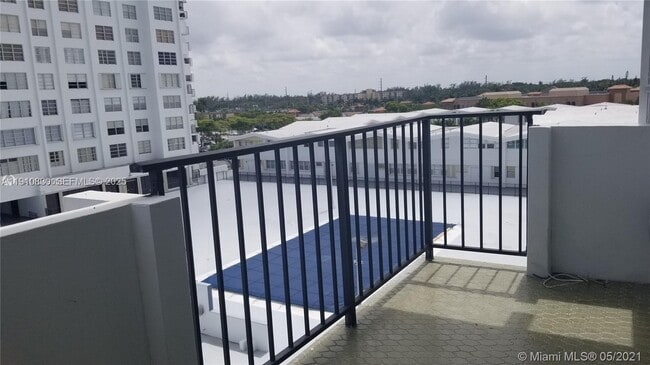 Photo - 2780 NE 183rd St Unidad 608