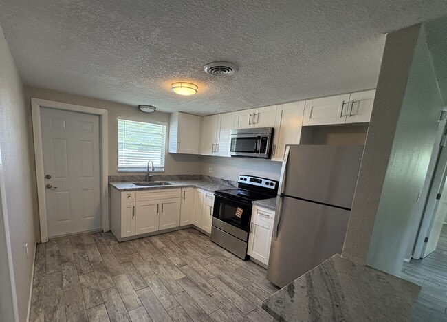 Photo - 302 Colonia Ln E