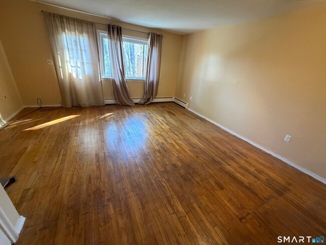 Photo - 11 Camelot Dr