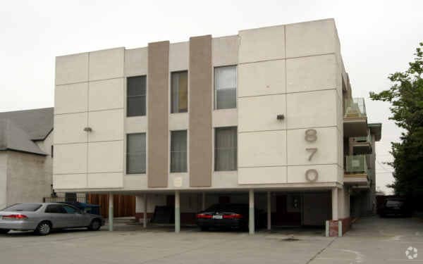 Front building - 870 S Norton Ave Rental