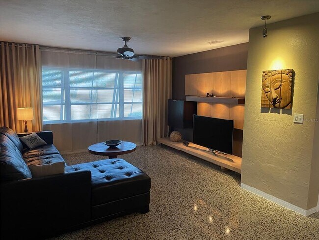 Photo - 4040 Poinsettia Dr