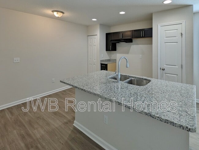 Photo - 3167 Franklin St