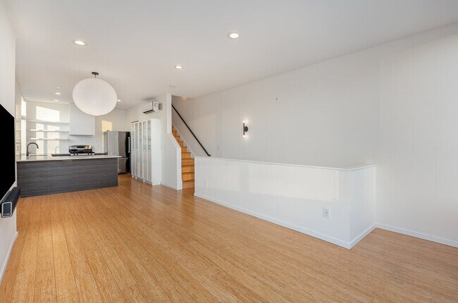 206 22nd Ave