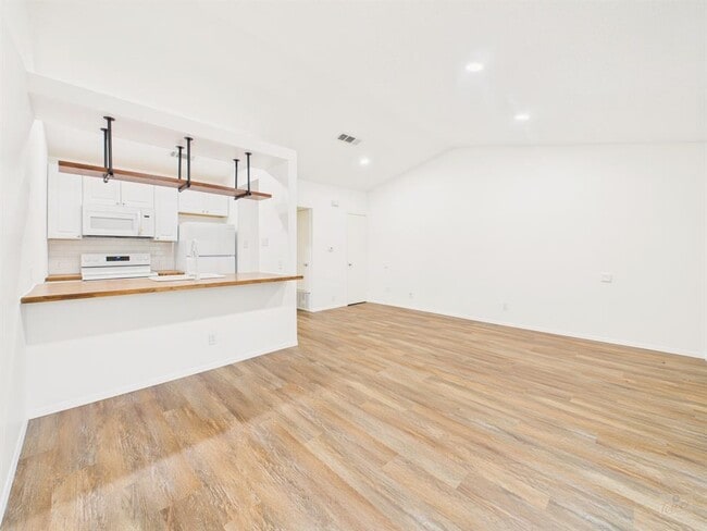 Photo - 1305 Hollow Creek Dr