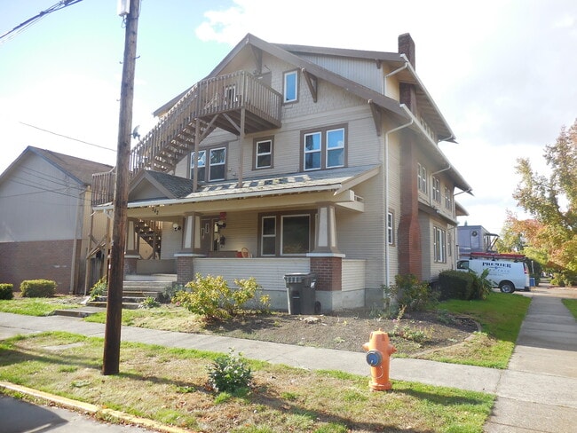 Building Photo - Room ~ Close to Campus Unit 242 NW 15th #12 Rental