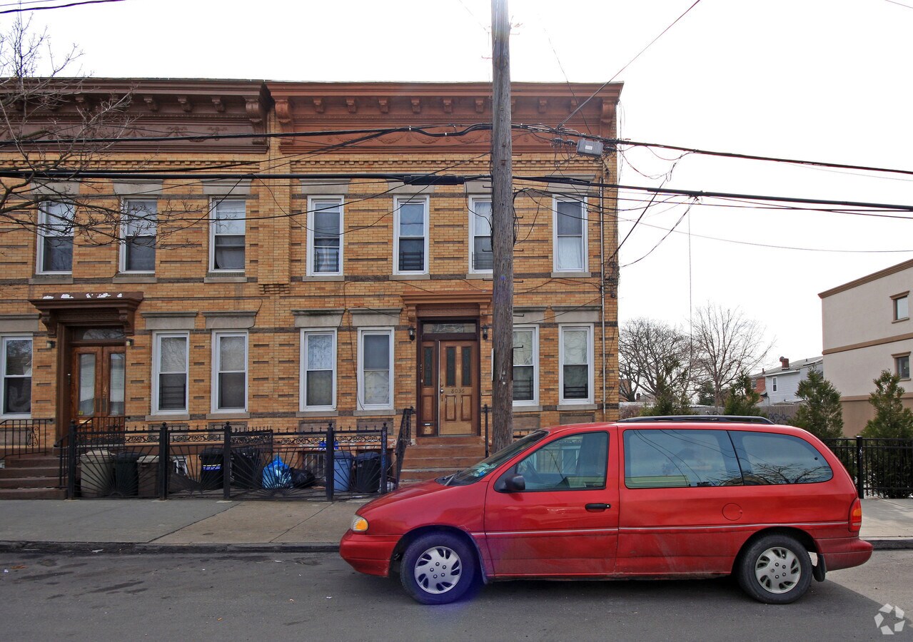 Photo - 80-36 Cypress Ave