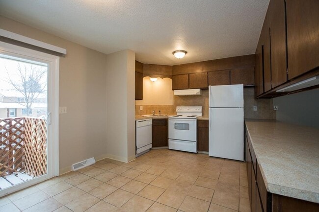 Photo - Students Welcome! Great Location! Unit 2713 Stanford Rd.