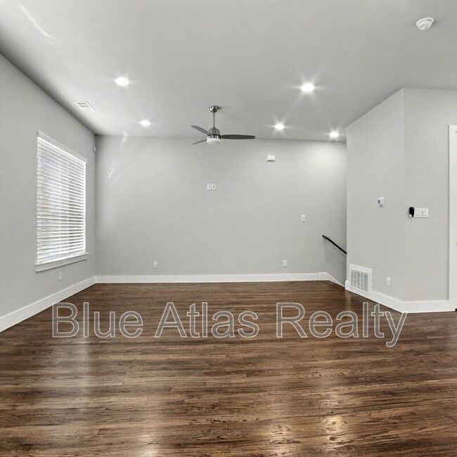 Photo - 728 N Plano Rd