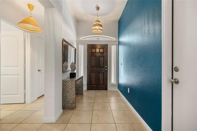 Photo - 633 Schefer St