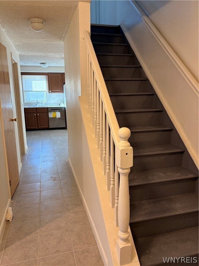 Photo - 141 Draden Ln