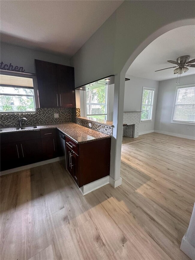 Building Photo - 228 SE Park St