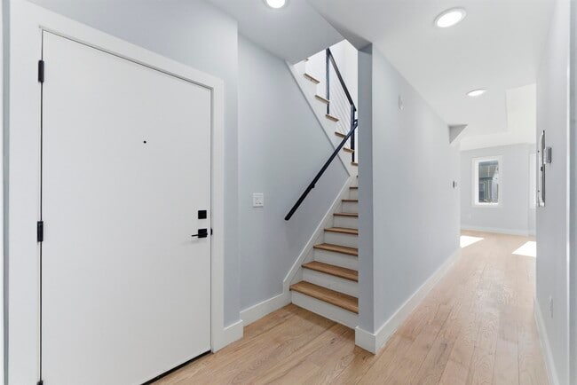 Building Photo - 443 Bergen Ave Unit 3