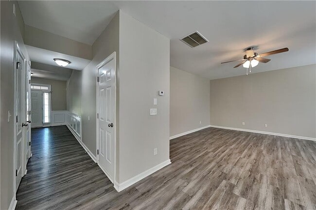 Photo - 3613 Aberdeen Way