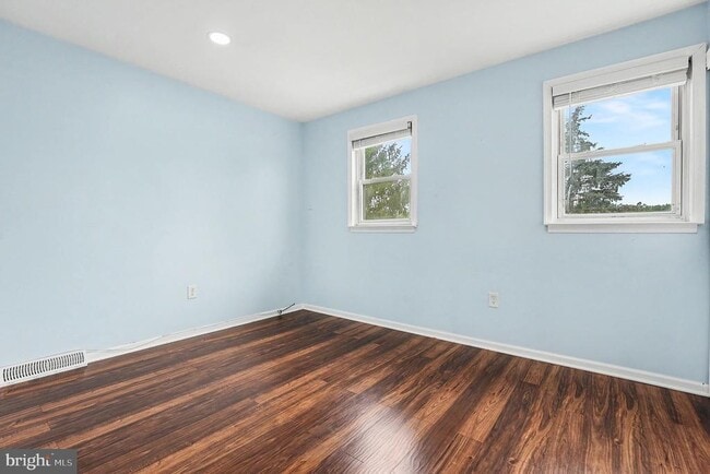 Photo - 261 Florence Dr