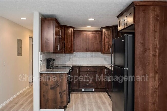 2085 Brittany Ln Unit 303