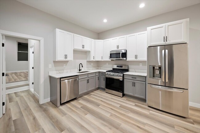 Kitchen - 2037 McCulloh St Apartments