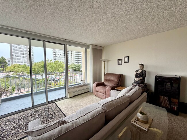 Photo - Spacious & Bright 1BR/1BA Condo with Parking in Cathedral Hill