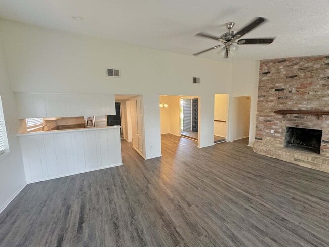Photo - 10311 Towneview Dr