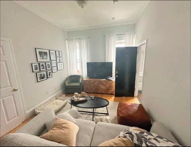 Photo - 716 E 6th St Unit 1R