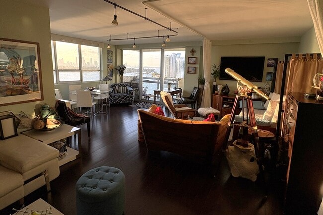 Building Photo - 1500 Bay Rd Unit 1440