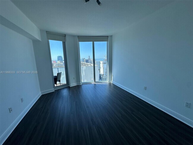 Photo - 185 SW 7th St Unidad 3210