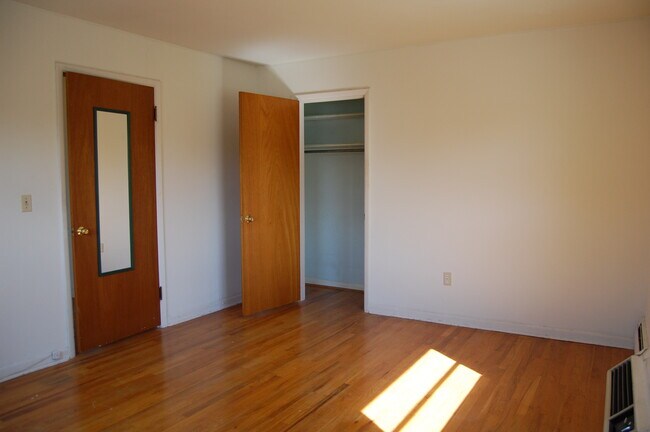 Photo - 2927 Linwood Ave