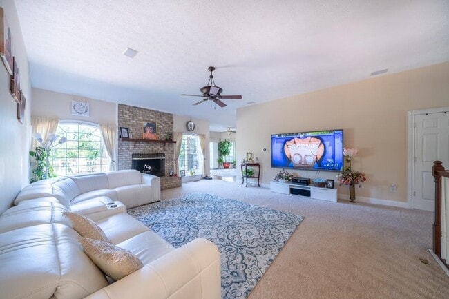 Photo - 285 Steeplechase Dr