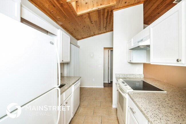 Photo - 524 Commodore Ave NW