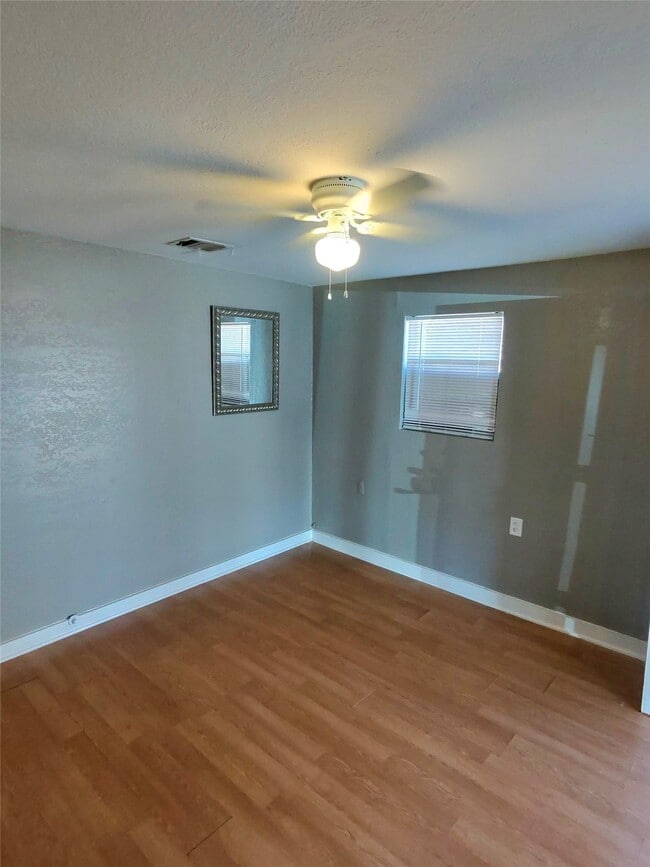 Photo - 10614 Chadwick St