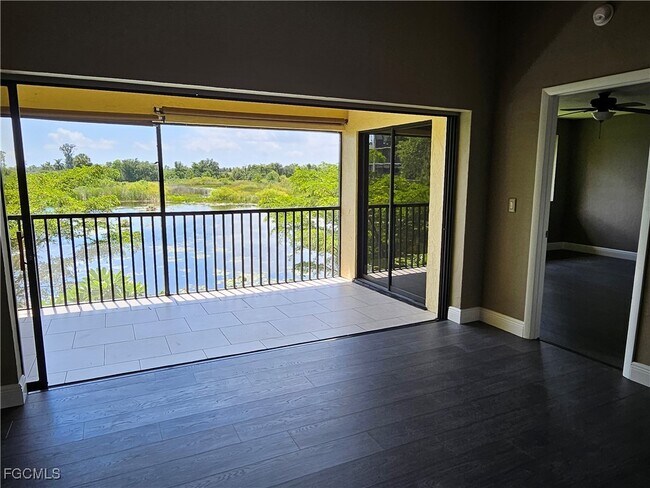 Photo - 7125 Lakeridge Ct Unit 224