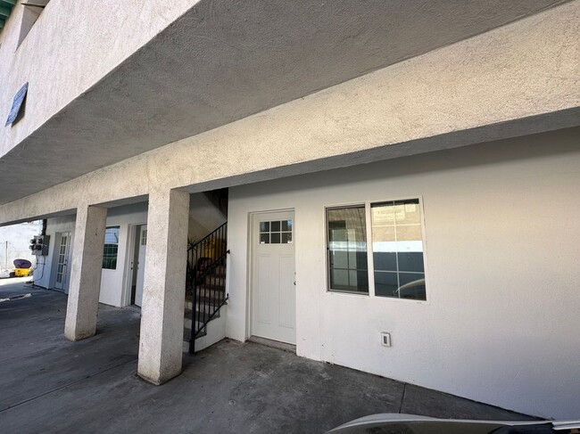 Building Photo - 1734 W 85th St Rental