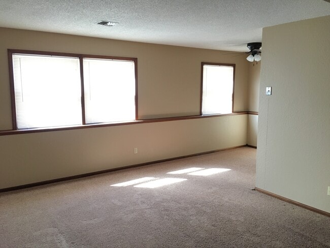 Building Photo - 5840 Cherry Pl Unit C