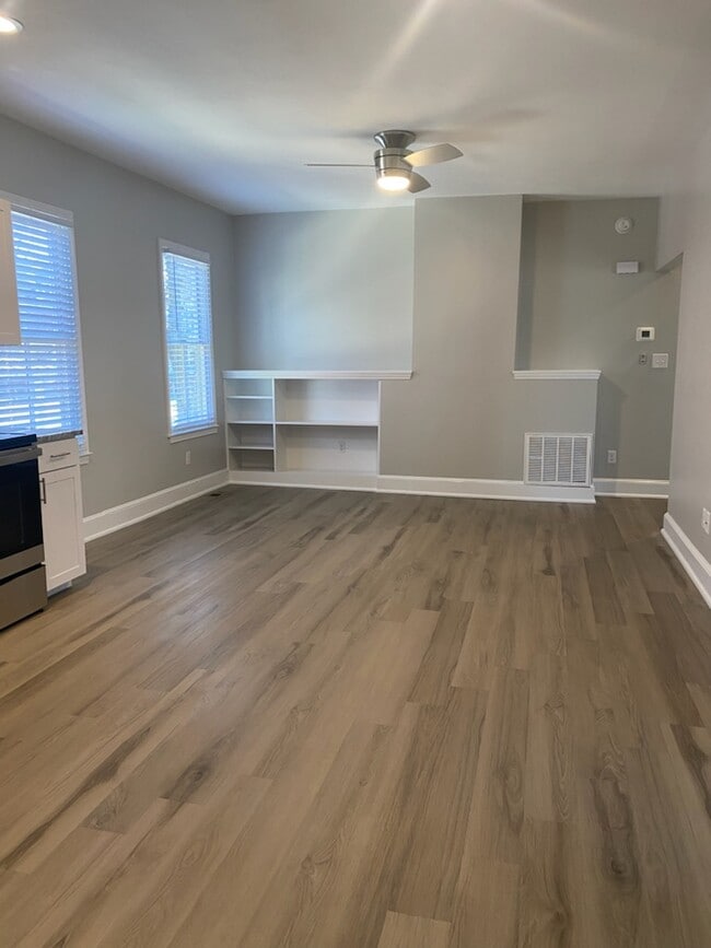 Living Room - 917 Campbell Ave SW Unidad A