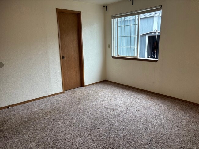 Photo - 702 Salzburg Ln SE