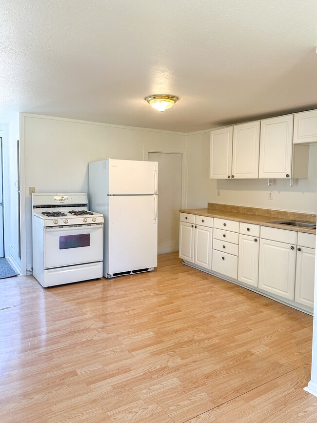 Photo - 950 Center St Unit #2