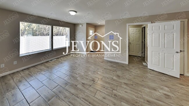 Photo - 1912 W Mead Ave