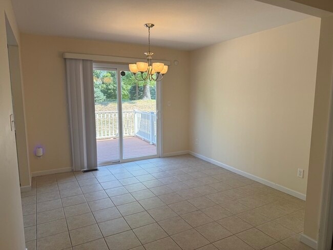 Rockwood Schools 3 Bedroom 2 full baths and 2 half Baths