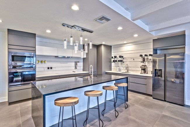 Photo - BEAUTIFUL 3 BEDROOM IN THE ARTS DISTRICT Unit 3 (3 Bedroom)