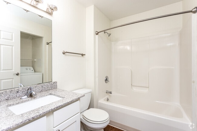 2BR, 2BA - 878 SF