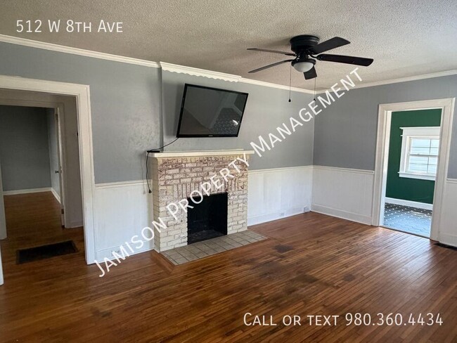 512 W 8th Ave