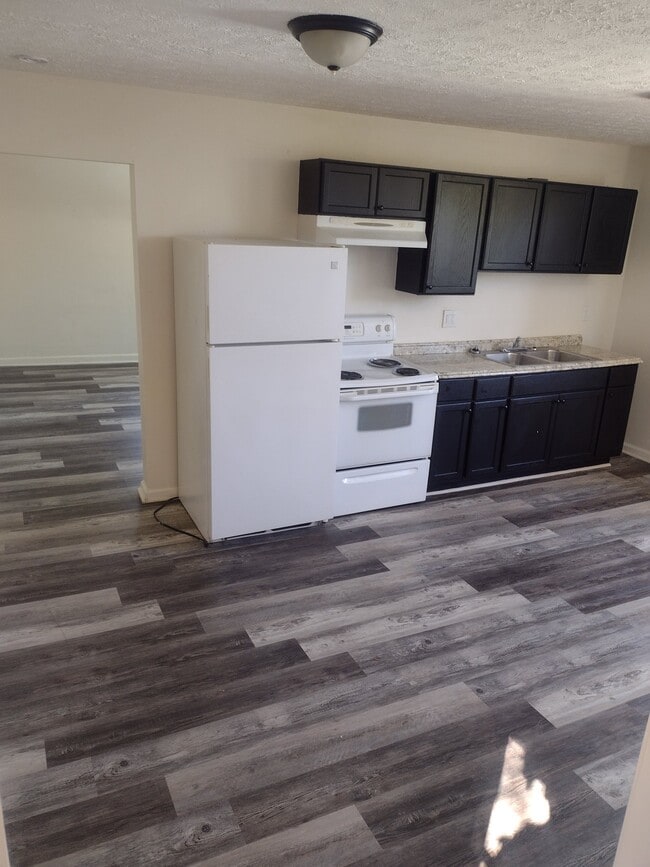 Building Photo - 2556 Beekman St