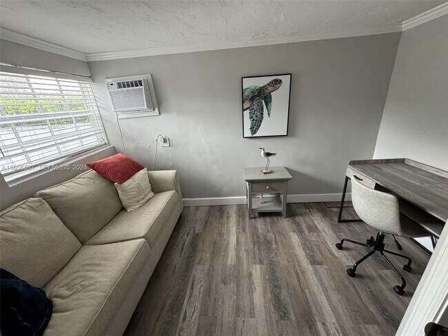 Photo - 65 NE 24th St Unidad 61 A