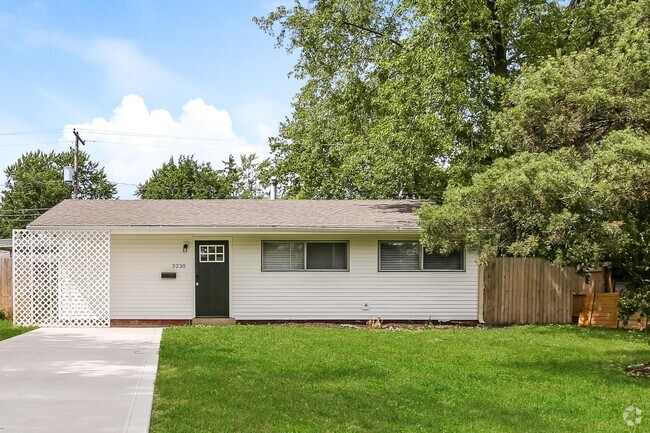 Building Photo - 3230 Vanderberg Ave Rental