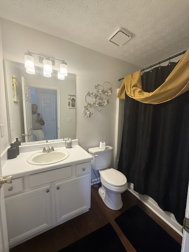 Photo - 380 Birchmere Close SW