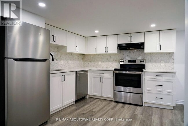 Photo - 93 E 31st St