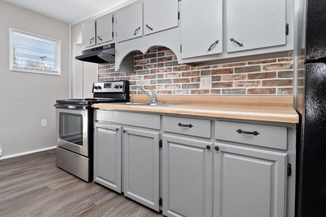 Building Photo - N. Park St Unit 3