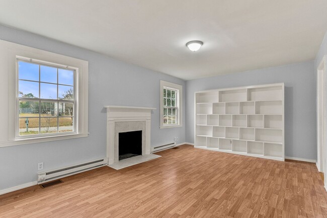 Photo - Charming Circlewood Cottage Available NOW!