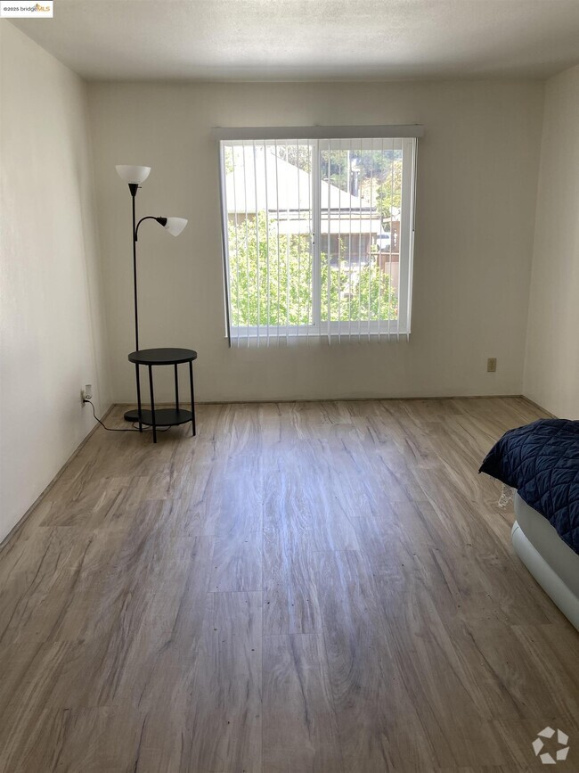 Building Photo - 288 Whitmore St Rental